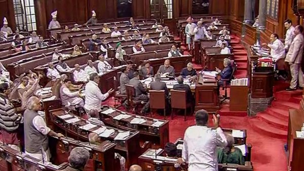 एक साल में 8 करोड़ की यात्रा