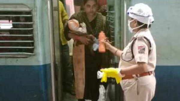 Ranchi woman si brought milk for baby during on duty Ranchi woman si brought milk for baby during on duty