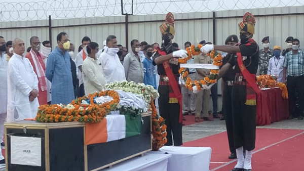 सभी ने दी श्रद्धांजलि