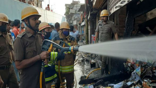 West Bengal: 7 shops completely gutted in a fire has broken out at DI Fund Market near Siliguri Police Station, in Siliguri. West Bengal: 7 shops completely gutted in a fire has broken out at DI Fund Market near Siliguri Police Station, in Siliguri.