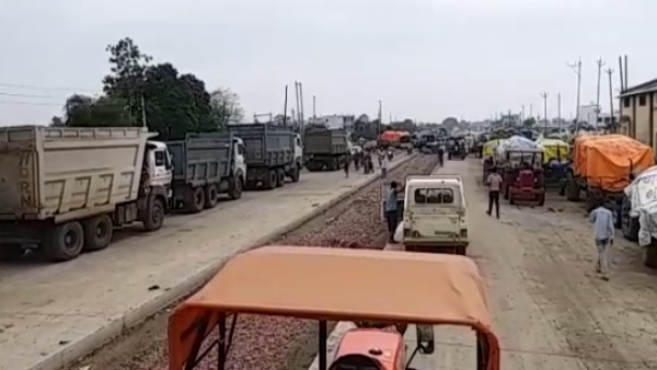 एक किलोमीटर लंबी लगी लाइन लग गई