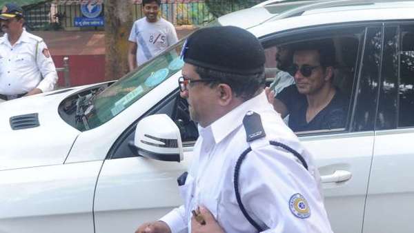 बड़े-बड़े धनासेठों को मदद करना सीखना होगा अभिनेता सोनू सूद से बड़े-बड़े धनासेठों को मदद करना सीखना होगा अभिनेता सोनू सूद से