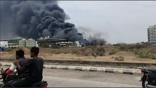 Watch video: Blast in chemical factory at bharuch gujarat, 15 workers injured due to fire Watch video: Blast in chemical factory at bharuch gujarat, 15 workers injured due to fire