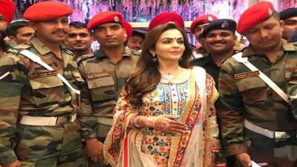 नीता अंबानी - समाज और सरकार की मदद के लिए हमेशा रहेंगे
