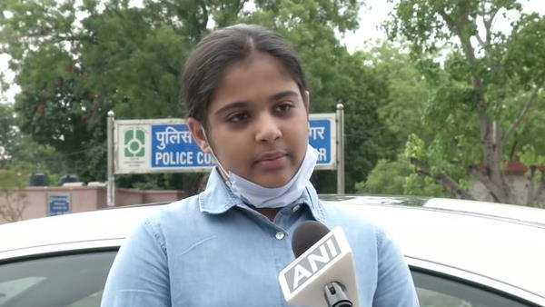 Niharika spent forty eight thousands to send migrant family by plane Niharika spent forty eight thousands to send migrant family by plane
