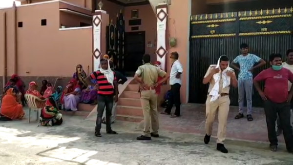 पीड़ित परिवार का बेटा सरहद पर तैनात