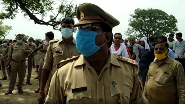 man hangs himself with girlfriend before one days of marriage in kannauj man hangs himself with girlfriend before one days of marriage in kannauj