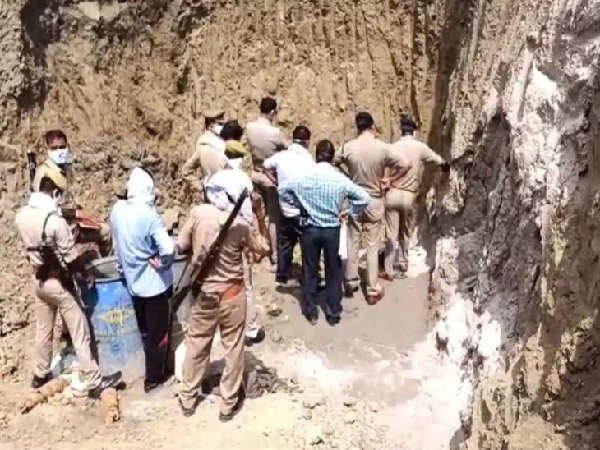four laborers sinked in under-construction well at mahoba four laborers sinked in under-construction well at mahoba