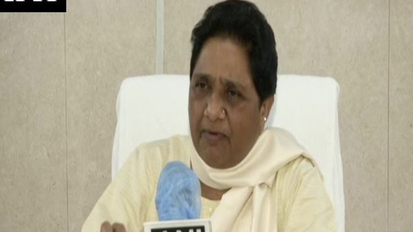 'योजनाओं का लाभ गरीबों का नहीं मिल पा रहा'