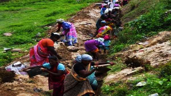 कार्य प्रगति को ग्राम सभाओं के लिए छोड़ देना चाहिए