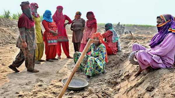 वर्ष 2020-21 के दौरान अब तक 2.47 करोड़ परिवारों को रोजगार मिला