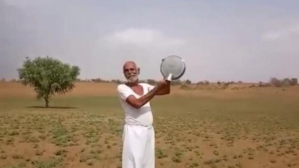 इधर, विधायक ने यूं भगाया टिड्डियों को