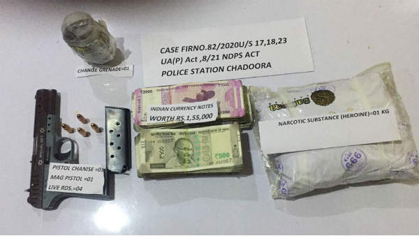 बडगाम में पकड़ा गया नार्को टेरर माड्यूल, चाइनीज पिस्टल, हैंडग्रेनेड सहित 6 JeM सहयोगी गिरफ्तार बडगाम में पकड़ा गया नार्को टेरर माड्यूल, चाइनीज पिस्टल, हैंडग्रेनेड सहित 6 JeM सहयोगी गिरफ्तार