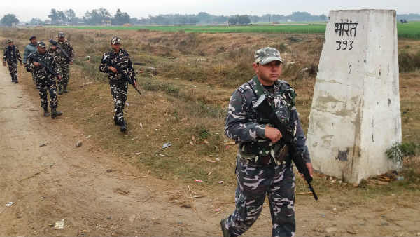 विदेश मंत्रालय रख रहा नजर