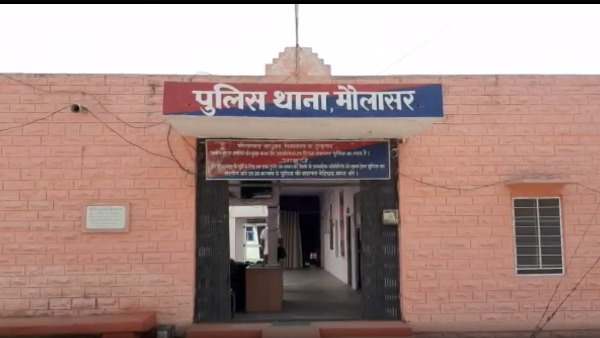 वीडियो वायरल करने की देता था धमकी