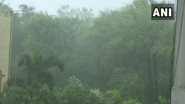 केरल के तट से टकराया मानसून