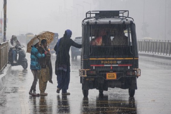 कई इलाकों में तूफान का खतरा