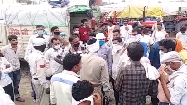 घर से निकला था खुश होकर से रास्ते में हुआ ऐसा