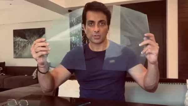 सोनू सूद ने सिखाया कि कैसे पारदर्शी फाइल कवर से बनाए मास्क