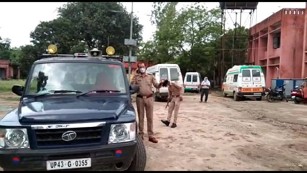 a bolero car hits many bikes and killed two man in front of hotel at gonda district a bolero car hits many bikes and killed two man in front of hotel at gonda district