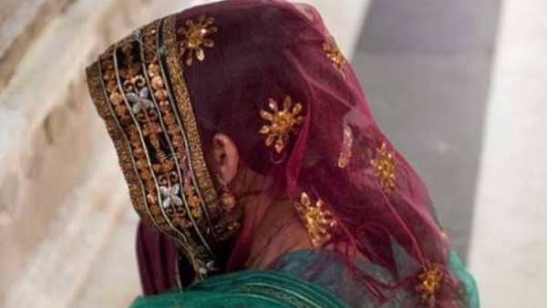 फांसी के फंदे से लटकता मिला था महिला का शव