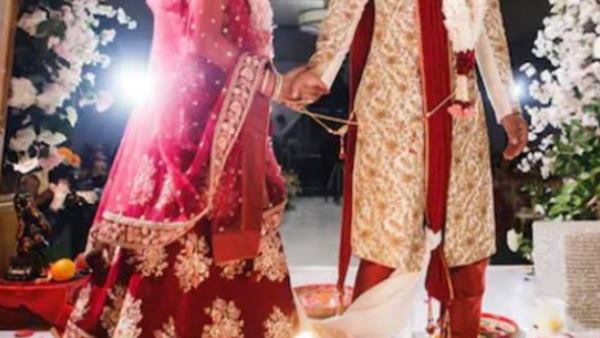 पति ने पत्नी की प्रेमी से कराई शादी