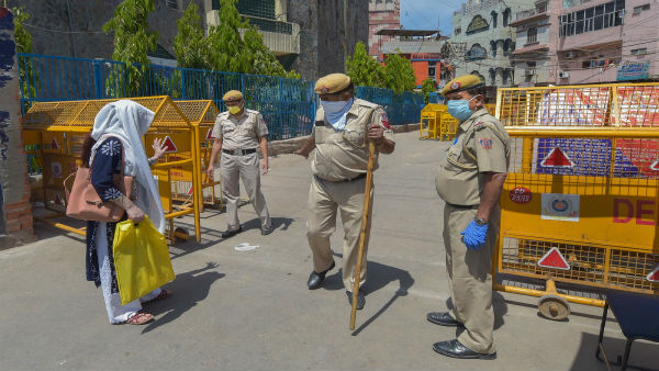 Coronavirus: दिल्ली में कंटेनमेंट जोन की संख्या हुआ 158, डी-कंटेन किए गए 58 इलाके Coronavirus: दिल्ली में कंटेनमेंट जोन की संख्या हुआ 158, डी-कंटेन किए गए 58 इलाके