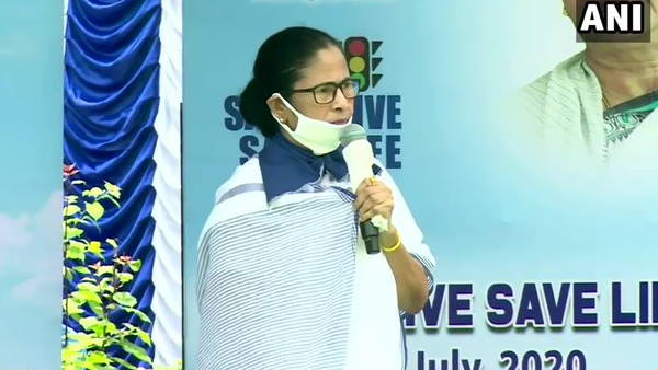 ममता का केंद्र पर हमला- आयुष्मान भारत में दिया 40 फीसदी, क्रेडिट पूरा ले रहे ममता का केंद्र पर हमला- आयुष्मान भारत में दिया 40 फीसदी, क्रेडिट पूरा ले रहे