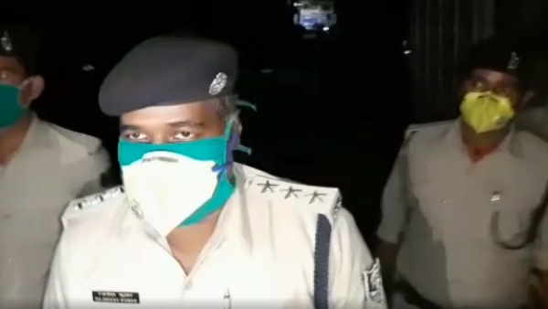 Sitamarhi woman beat man who did eve teasing Sitamarhi woman beat man who did eve teasing