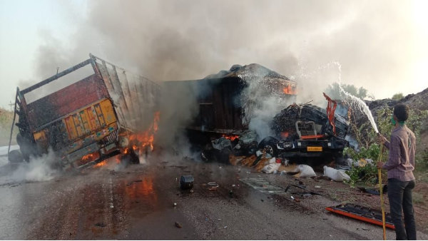 4 people burnt alive After truck Accident on Ajmer-Haryana Mega Highway 4 people burnt alive After truck Accident on Ajmer-Haryana Mega Highway