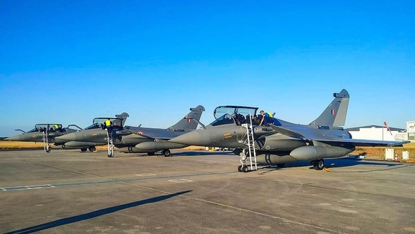 रफाल: क्या मोदी सरकार अवाम को आधी हकीकत आधे फसाने में उलझा रही है रफाल: क्या मोदी सरकार अवाम को आधी हकीकत आधे फसाने में उलझा रही है