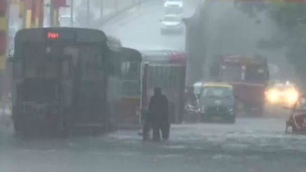 हल्की और मध्यम बारिश
