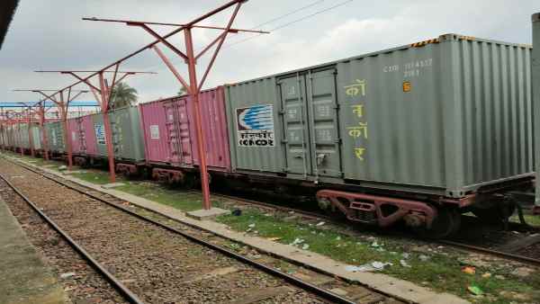 12-12 घंटे तक ट्रकों को करना पड़ता था इंतजार