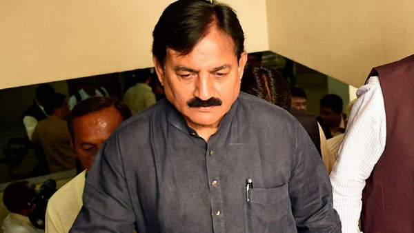 Congress Ex-state President Bharat Singh Solanki on ventilator due to covid-19 Congress Ex-state President Bharat Singh Solanki on ventilator due to covid-19