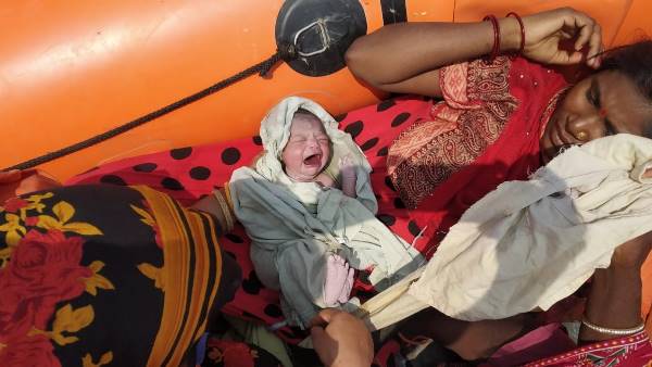 NDRF के बचाव दल के साथ आशा वर्कर भी थे