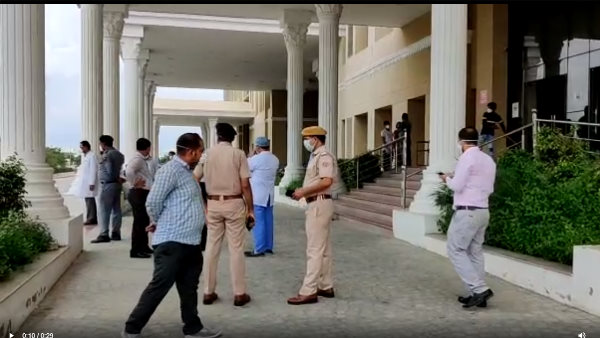 Corona Positive Old man Jumped from second floor of hospital In Jaipur Corona Positive Old man Jumped from second floor of hospital In Jaipur