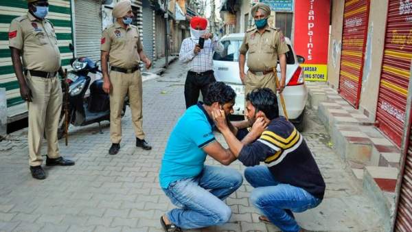 कोरोनावायरस के जोखिम को लेकर लगातार गंभीरता बरतना जरूरी