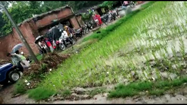 man died due to wall collapse by heavy rain in gonda man died due to wall collapse by heavy rain in gonda