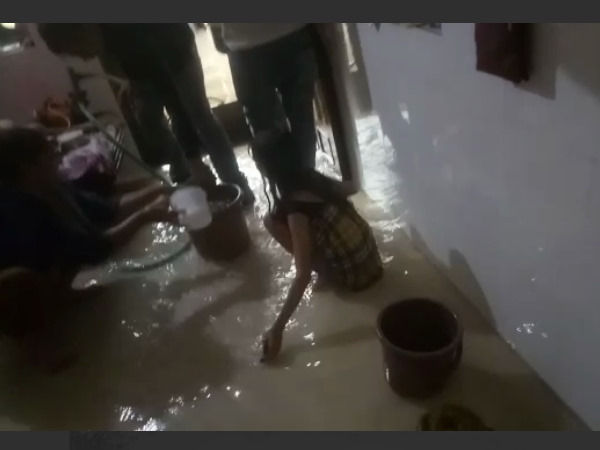 सरस्वती नदी में आई बाढ़, मंदिर घिरा