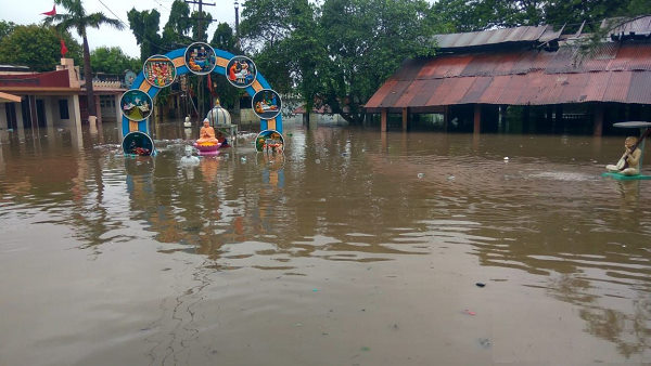 Gujarat rains video: waterlogging due to floods, sticks and statues drowned in crematorium Gujarat rains video: waterlogging due to floods, sticks and statues drowned in crematorium