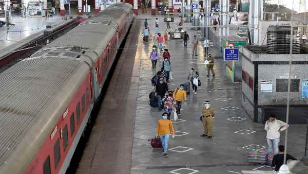 यात्री सुविधाओं में लगातार सुधार कर रहा है रेलवे