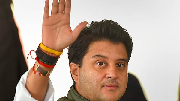 VIDEO: दिग्विजय, कमलनाथ पर बरसे ज्योतिरादित्य सिंधिया, बोले- टाइगर अभी जिंदा है VIDEO: दिग्विजय, कमलनाथ पर बरसे ज्योतिरादित्य सिंधिया, बोले- टाइगर अभी जिंदा है