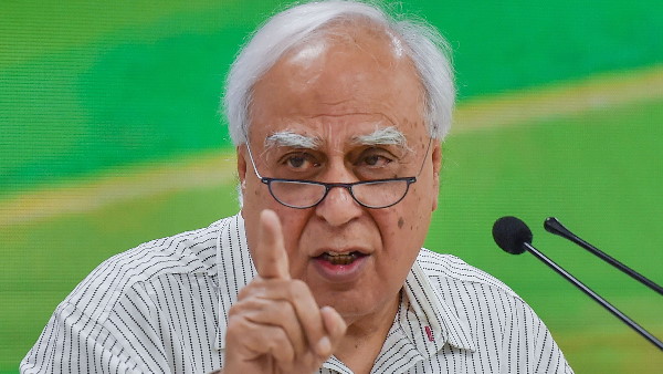 'क्या घोड़ों के अस्तबल से जाने के बाद ही हम जागेंगे?'