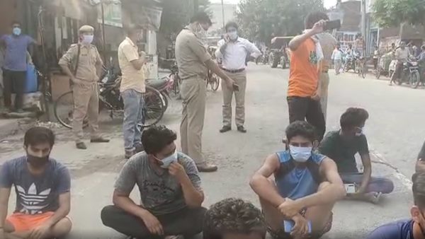 आरोपियों की गिरफ्तारी और मुआवजे के लिए जमकर हुआ हंगामा