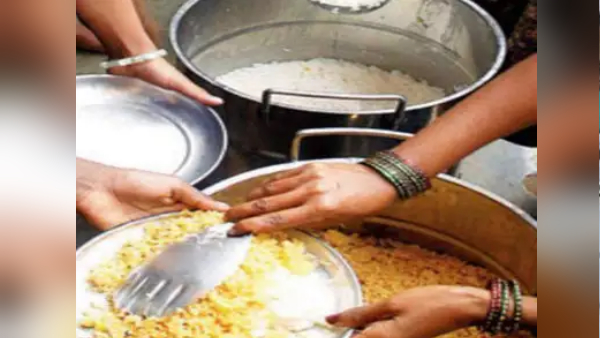 मिड-डे मील योजना के बंद होने से बच्चे भूखे