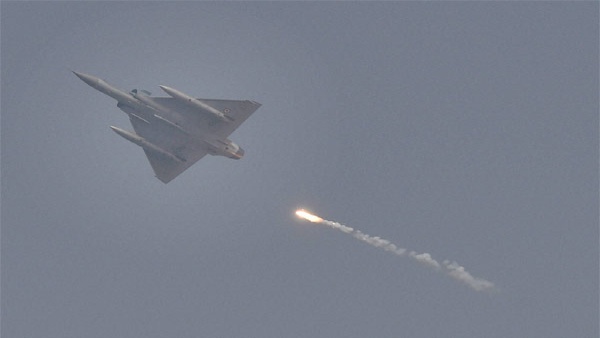 मिराज में उन्नत एवियोनिक्स,RDY रडार,नए सेंसर और कंट्रोल सिस्टम का उपयोग