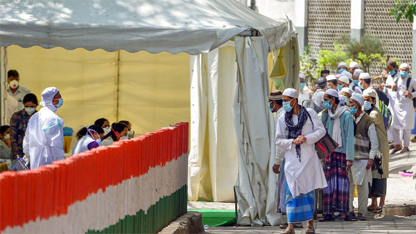 मार्च मे दिल्ली के निजामुद्दीन में तब्लीगी जमाती बड़ी संख्या में इकट्ठा हुए