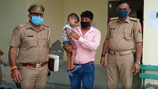 noida police rescue child after one hour of kidnapping noida police rescue child after one hour of kidnapping