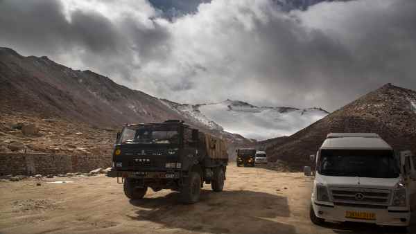 पैंगोंग लेक के पास चीन बढ़ा रहा है अपनी ताकत
