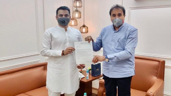 शरद पवार के पोते पार्थ पवार ने भी सीबीआई जांच की मांग कर दी है